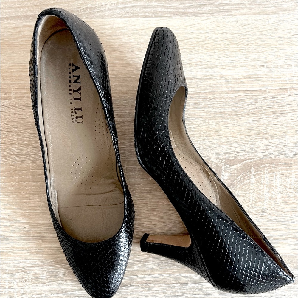 ANYI LU Black Snake Embossed Leather classic Pumps Sz 39/8.5-9